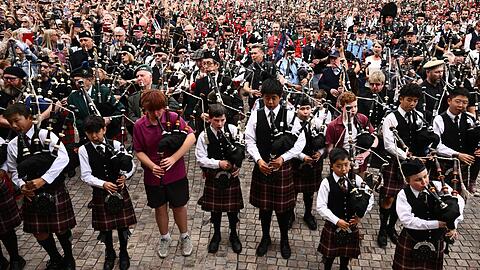 Ganz junge Teilnehmer waren ebenso dabei wie ein 98-J&auml;hriger, der seit 84 Jahren Dudelsack spielt.