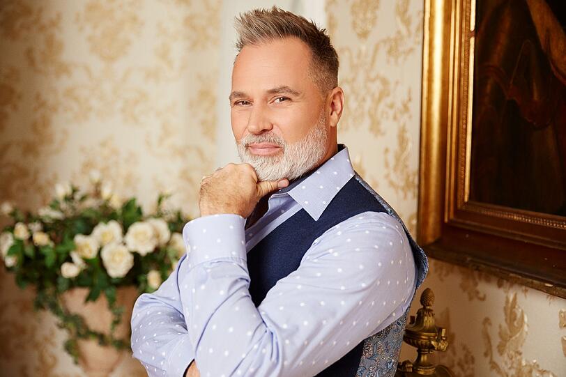 Hochzeitsplaner Frank "Froonck" Matthée (58) feiert mit "Duell der Hochzeitsprofis" (ab Sonntag, 6. September, 14.00 Uhr, sechs Folgen wöchentlich im ZDF) nach fünf Jahren Pause sein großes TV-Comeback. Hochzeitsplaner Frank "Froonck" Matthée (58) feiert mit "Duell der Hochzeitsprofis" (ab Sonntag, 6. September, 14.00 Uhr, sechs Folgen wöchentlich im ZDF) nach fünf Jahren Pause sein großes TV-Comeback.
