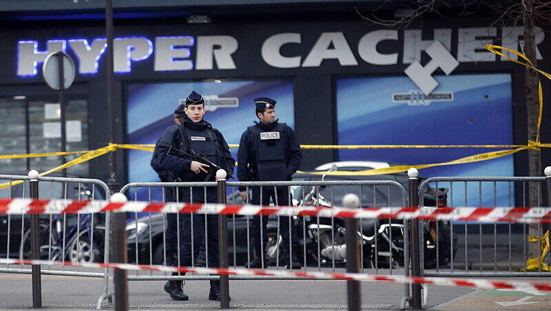 Frankreich trauert nach Terrorwelle. Frankreich trauert nach Terrorwelle.