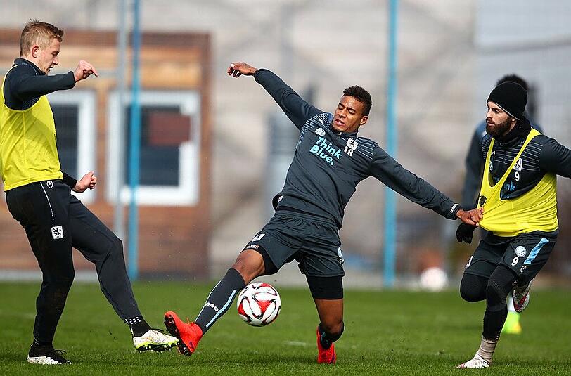 Martin Angha (mi.) ist wieder im Mannschaftstraining des TSV 1860.