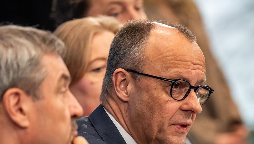 Merz und Söder: Diese beiden machen den Vorschlag für die Nachfolge von Spahn. Merz und Söder: Diese beiden machen den Vorschlag für die Nachfolge von Spahn.