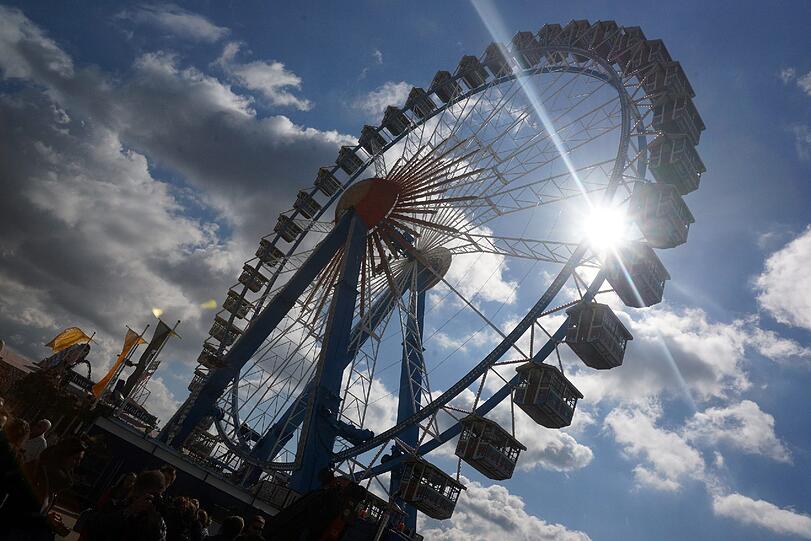 Das Riesenrad auf der Wiesn. (Archivbild)