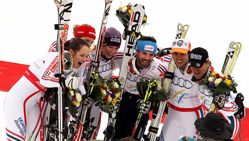 Das französische Team freut sich über den Sieg Das französische Team freut sich über den Sieg