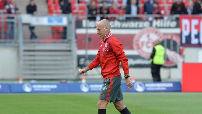 Der Münchner Arjen Robben geht über den Rasen. Foto: Timm Schamberger/Archivbild Der Münchner Arjen Robben geht über den Rasen. Foto: Timm Schamberger/Archivbild