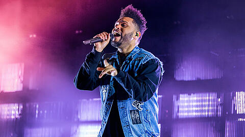 The Weeknd wird im kommenden Jahr in der Halbzeitshow des 55. Super Bowls performen.