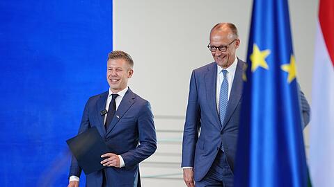 Gut gelaunt im Kanzleramt: Magyar und Merz.