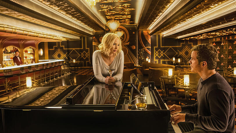 Würde sie ihn immer noch lieben, wenn sie wüsste, warum sie hier einsam mit ihm ist? Aurora (Jennifer Lawrence) und Jim (Chris Pratt). Würde sie ihn immer noch lieben, wenn sie wüsste, warum sie hier einsam mit ihm ist? Aurora (Jennifer Lawrence) und Jim (Chris Pratt).