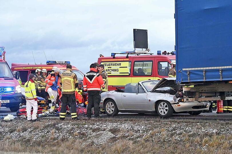 Der heldenhafte Einsatz einiger Autofahrer rettete einem Mann am Dienstagnachmittag womöglich das Leben.