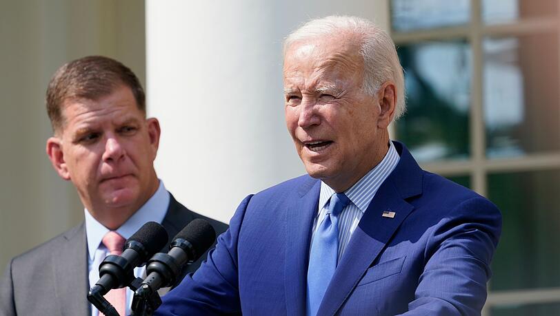 Joe Biden (rechts), Präsident der USA, hat eine klare Botschaft an Wladimir Putin gerichtet. Joe Biden (rechts), Präsident der USA, hat eine klare Botschaft an Wladimir Putin gerichtet.