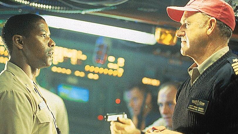 1995 standen sich in "Crimson Tide - In tiefster Gefahr" Denzel Washington als Korvettenkapitän Ron Hunter und Gene Hackman als Captain Frank Ramsey gegenüber.