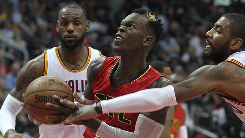 Dennis Schröder (M.) gelang mit Atlanta ein unglaubliches Comeback. Dennis Schröder (M.) gelang mit Atlanta ein unglaubliches Comeback.