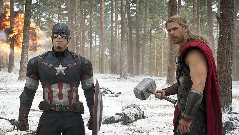 "Avengers: Age of Ultron": Captain America (Chris Evans, l.) und Thor (Chris Hemsworth) ziehen in den Kampf gegen den übermächtigen Ultron "Avengers: Age of Ultron": Captain America (Chris Evans, l.) und Thor (Chris Hemsworth) ziehen in den Kampf gegen den übermächtigen Ultron
