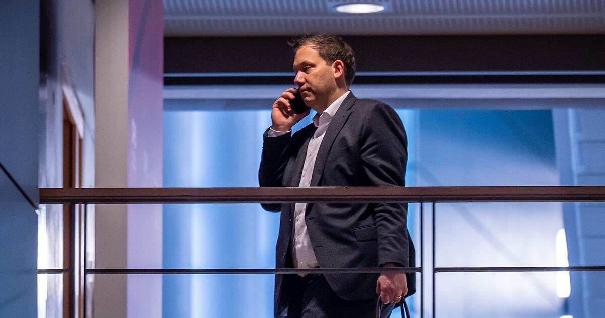 klingbeil-verzichtet-an-weihnachten-auf-das-handy