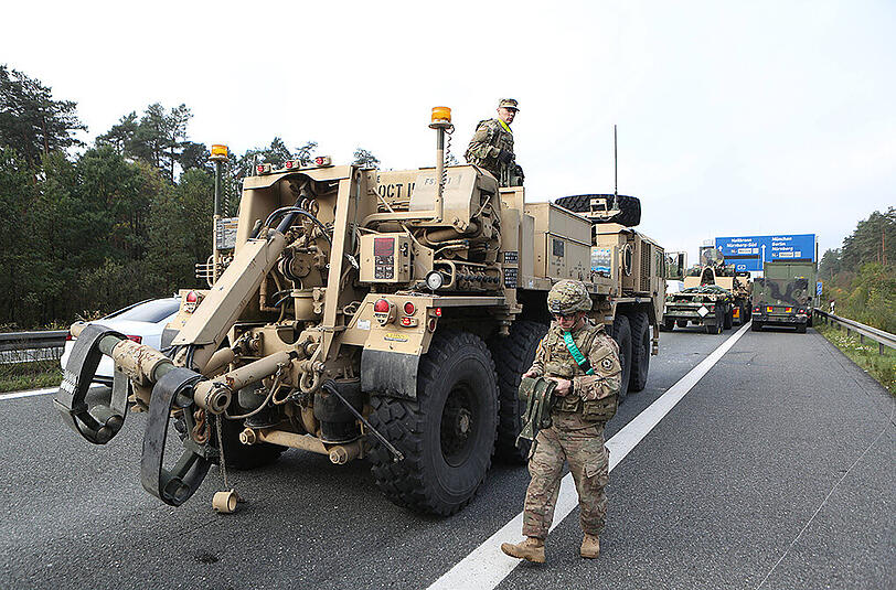 Auf der A6 bei Nürnberg kam es am Montagmorgen zu einem Unfall zwischen einem Lkw und mehreren Fahrzeugen der US Army.