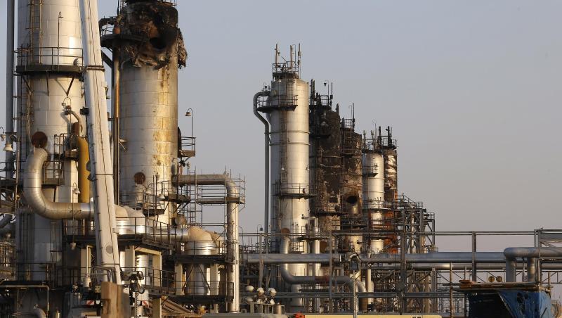 Eine Raffinierie des Ölkonzerns Aramco im saudi-arabischen Abkaik. Eine Raffinierie des Ölkonzerns Aramco im saudi-arabischen Abkaik.