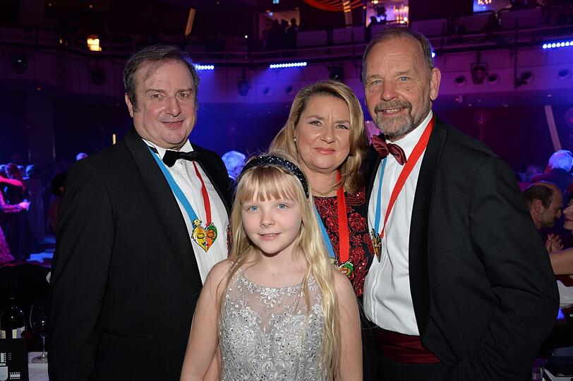 Familienausflug: Opernsänger Richard Wiedl (l.) und seine Schwester, Schlager-Star Angela Wiedl, mit Mann Uwe Erhardt und Tochter Gina.