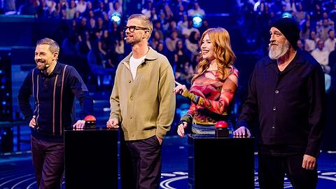 Klaas Heufer-Umlauf, Joko Winterscheidt, Palina Rojinski und Torsten Sträter bei "Joko & Klaas gegen ProSieben" (v.l.n.r.).