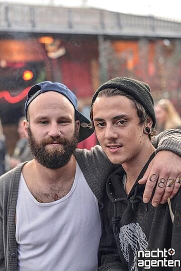 Unter dem Motto IHR WOLLT ES NICHT ANDERS - feierte der Rave Autonimca sein letztes große Open-Air des Jahres, in der Storchenburg, am Ostbahnhof. Mehr Bilder unter: www.nachtagenten.de