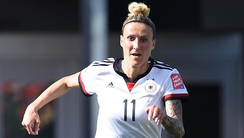 Paris-Stürmerin Anja Mittag stellte den Torrekord von Conny Pohlers in der Championsleague ein. Paris-Stürmerin Anja Mittag stellte den Torrekord von Conny Pohlers in der Championsleague ein.