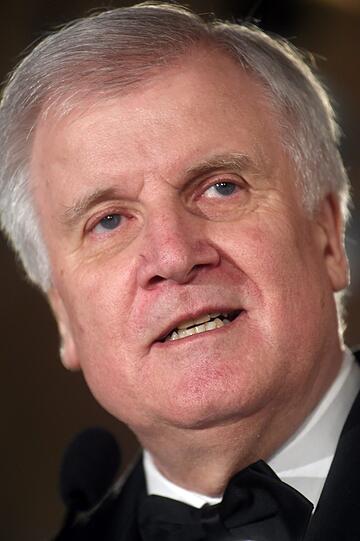 2016 werde schwieriger als 2015, sagte Bayerns Ministerpräsident Horst Seehofer beim traditionellen Neujahrsempfang in der Münchner Residenz - sehen Sie hier die Bilder.