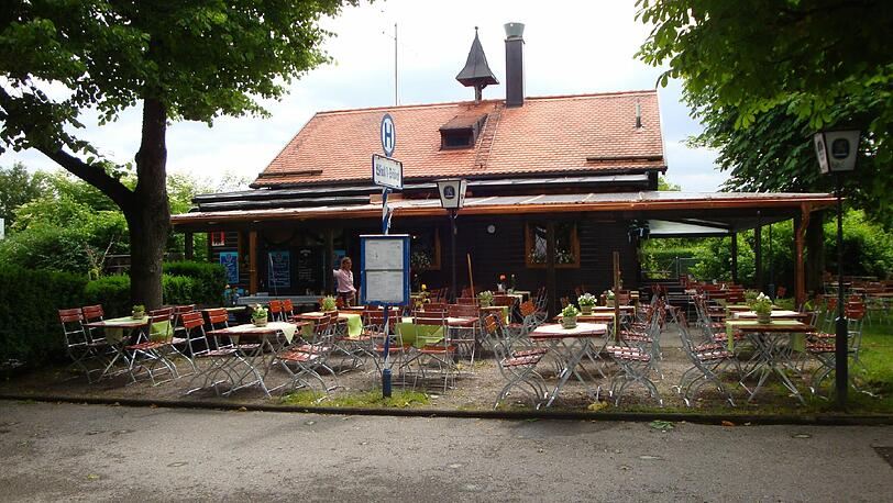 Kein, aber fein - der Biergarten des Winklstüberl im Eduard-Stadler-Winkl.