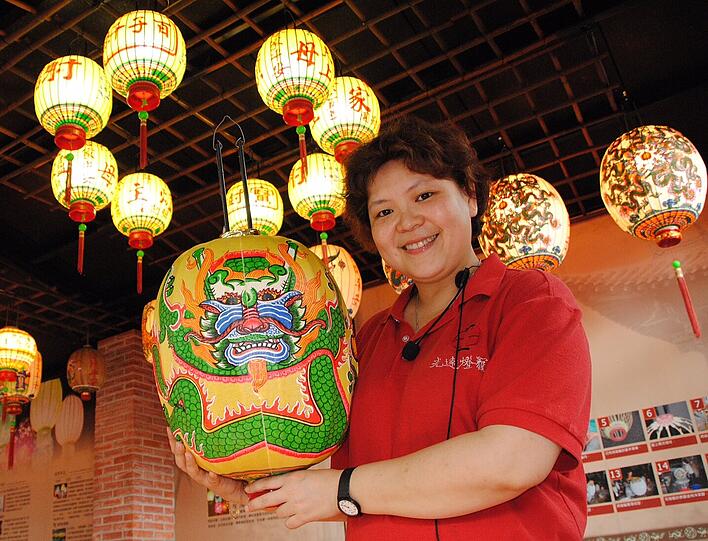 Diese handgefertigten Drachenlaternen entstehen in Zhusan.