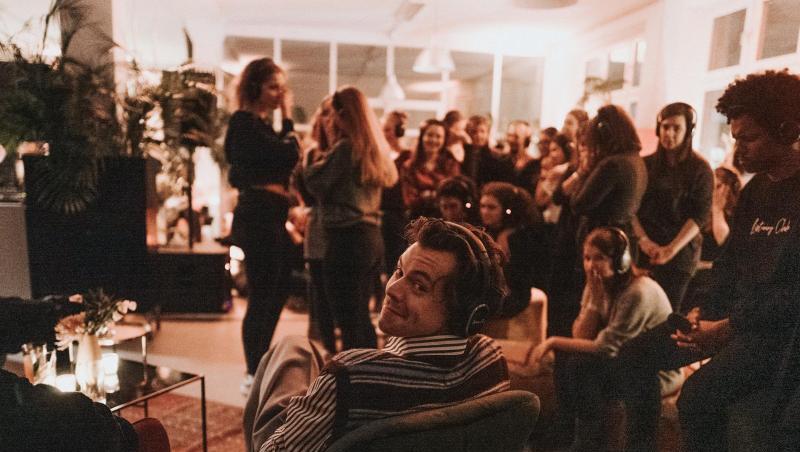 Harry Styles mit seinen Fans. Harry Styles mit seinen Fans.
