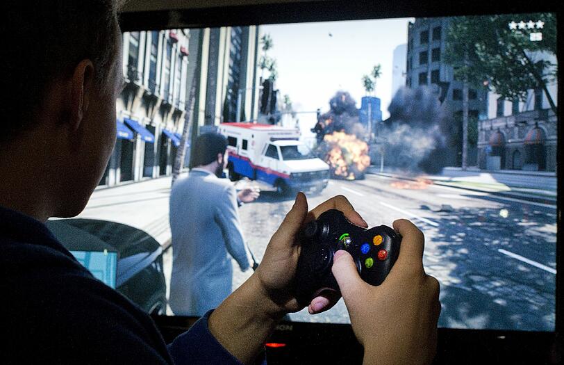 Nicht nur Computerspiele, auch soziale Netzwerke fesseln Kinder oft stundenlang.