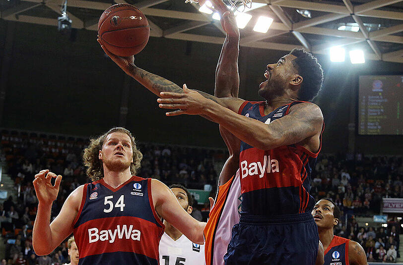 Die Bayern-Basketballer John Bryant und Bryce Taylor im Duett gegen Ulm.