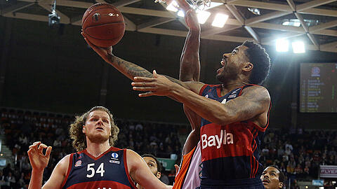 Die Bayern-Basketballer John Bryant und Bryce Taylor im Duett gegen Ulm.