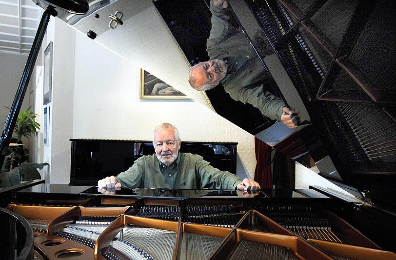 ...mit dabei sind heuer Pianist Joe Kienemann und sein Trio.