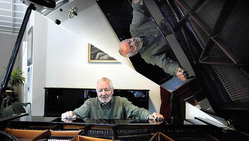 ...mit dabei sind heuer Pianist Joe Kienemann und sein Trio. ...mit dabei sind heuer Pianist Joe Kienemann und sein Trio.