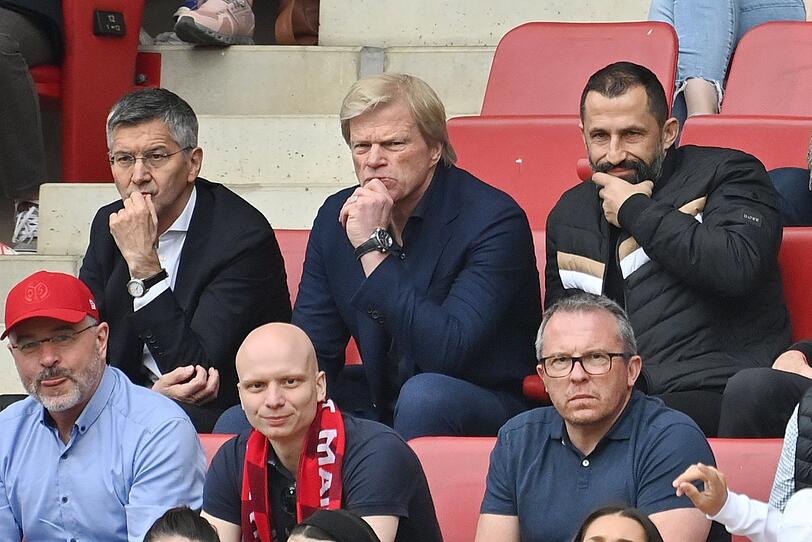 Herbert Hainer mit dem ehemaligen Vorstandsvorsitzenden Oliver Kahn und Ex-Sportvorstand Hasan Salihamidzic (v.l.). Herbert Hainer mit dem ehemaligen Vorstandsvorsitzenden Oliver Kahn und Ex-Sportvorstand Hasan Salihamidzic (v.l.).