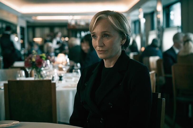 Diana Taverner (Kristin Scott Thomas) ist zur MI5-Chefin aufgestiegen und steht mächtig unter Druck. Diana Taverner (Kristin Scott Thomas) ist zur MI5-Chefin aufgestiegen und steht mächtig unter Druck.