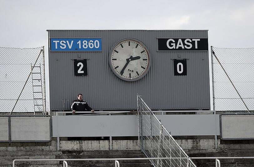 Die berühmte Anzeigetafel im Grünwalder Stadion.