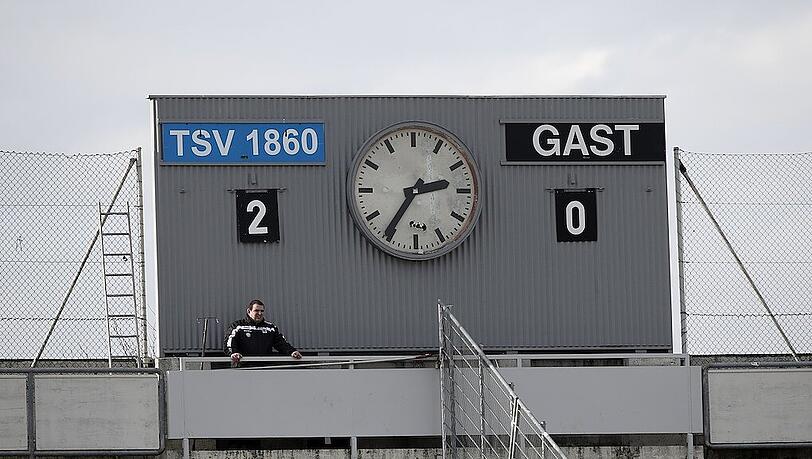 Die berühmte Anzeigetafel im Grünwalder Stadion.