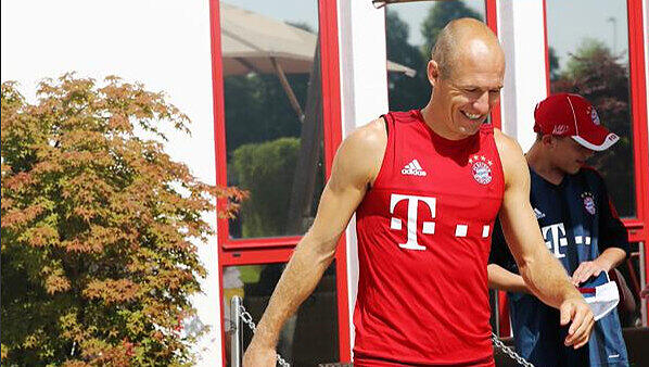 Training bei weit über 30 Grad. Am Samstag schwitzten die Bayern-Stars beim 2. Öffentlichen Training der Vorbereitung. Die Bilder! Training bei weit über 30 Grad. Am Samstag schwitzten die Bayern-Stars beim 2. Öffentlichen Training der Vorbereitung. Die Bilder!