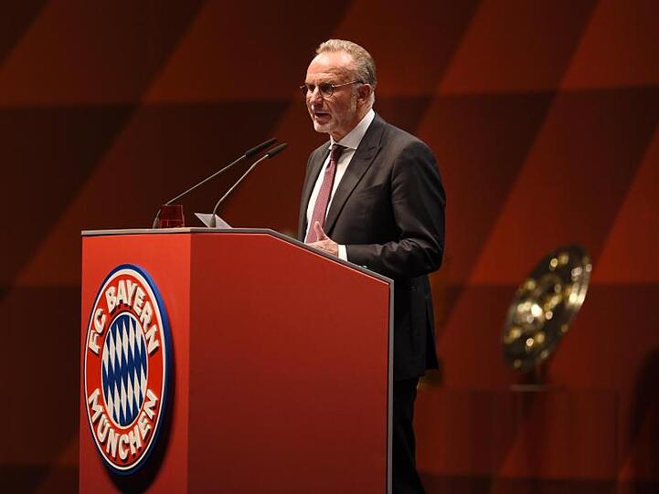 Karl-Heinz Rummenigge hält eine Rede. Foto: Tobias Hase/dpa