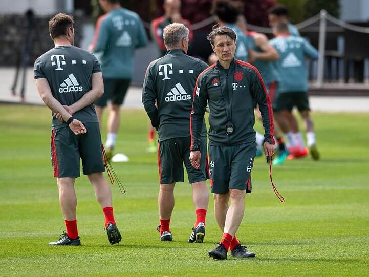 Trainer Niko Kovac steht beim öffentlichen Training des Fußball-Bundesligisten FC Bayern München auf dem Platz. Foto: Sina Schuldt