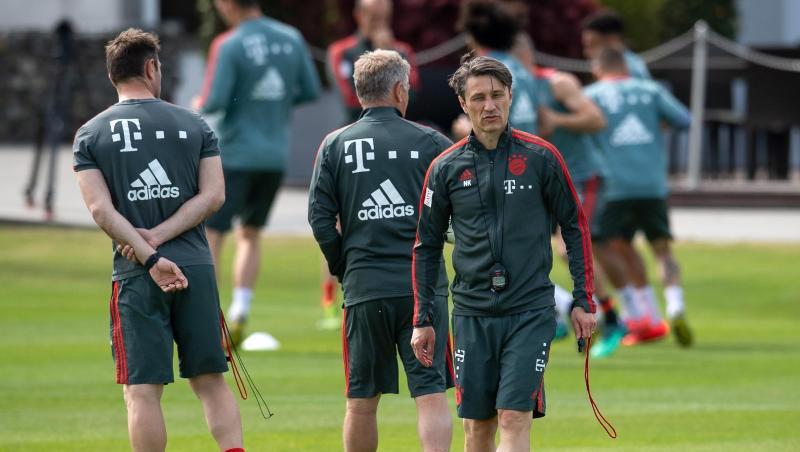 Trainer Niko Kovac steht beim öffentlichen Training des Fußball-Bundesligisten FC Bayern München auf dem Platz. Foto: Sina Schuldt Trainer Niko Kovac steht beim öffentlichen Training des Fußball-Bundesligisten FC Bayern München auf dem Platz. Foto: Sina Schuldt