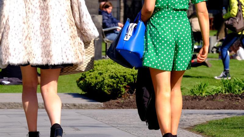 Das sogenannte Upskirting, das ungewollte Fotografieren zum Beispiel unter Röcke, soll zur Straftat werden. Das sogenannte Upskirting, das ungewollte Fotografieren zum Beispiel unter Röcke, soll zur Straftat werden.