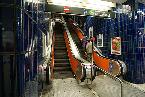 An dieser Rolltreppe im Marianplatz-Untergeschoss klemmte sich ein Junge die Finger ein