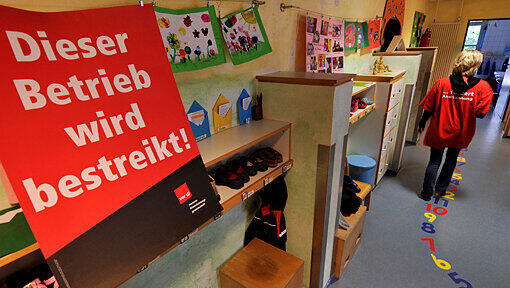 Keine Kinder, keine Erzieher: So schaut’s heute wohl in vielen der 423 städtischen Kindergärten, Krippen, Horten und Tagesheimen in München aus. Keine Kinder, keine Erzieher: So schaut’s heute wohl in vielen der 423 städtischen Kindergärten, Krippen, Horten und Tagesheimen in München aus.