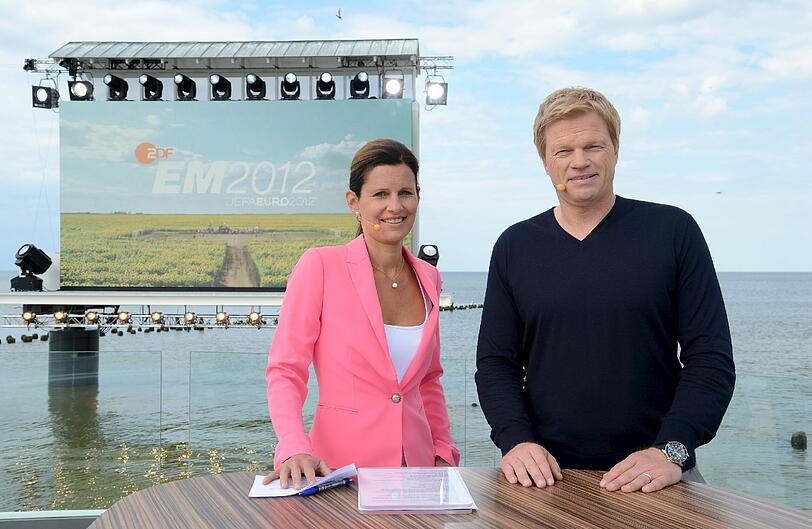 Katrin Müller-Hohenstein und Ex-Bayern-Keeper Oliver Kahn, das Moderatoren-Duo des ZDF, auf Usedom. Für die AZ kommentiert Thilo Komma-Pöllath die EM-Berichterstattung im TV.