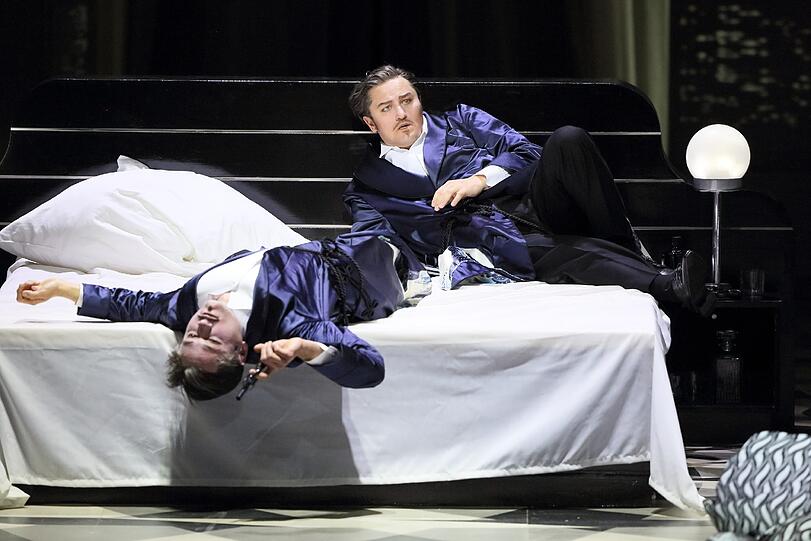Eine Vision von Mord: Piotr Beczala in der Ulrica-Szene von Verdis "Un ballo in maschera" im Nationaltheater.