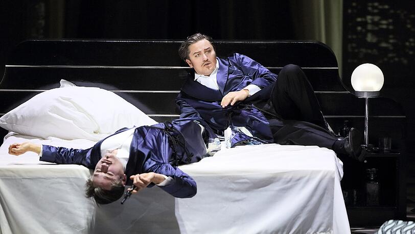 Eine Vision von Mord: Piotr Beczala in der Ulrica-Szene von Verdis "Un ballo in maschera" im Nationaltheater. Eine Vision von Mord: Piotr Beczala in der Ulrica-Szene von Verdis "Un ballo in maschera" im Nationaltheater.