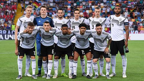 Sie wollen 2019 Europameister werden: Das deutsche U21-Team um (hinten v.l.) Baumgartl, Nübel, Öztunali, Neuhaus, Klostermann, Tah sowie (vorn v.l.) Waldschmidt, M. Eggestein, Henrichs, Dahoud und Richter.