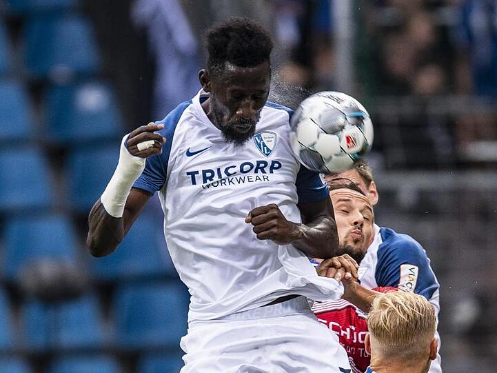 Sorgte für den Bochumer Ausgleich gegen Bielefeld: Silvere Ganvoula (l).