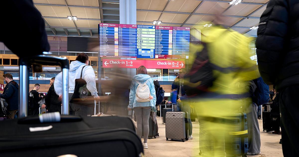 Flughafen-BER-stellt-Betrieb-wegen-Blitzeis-ein