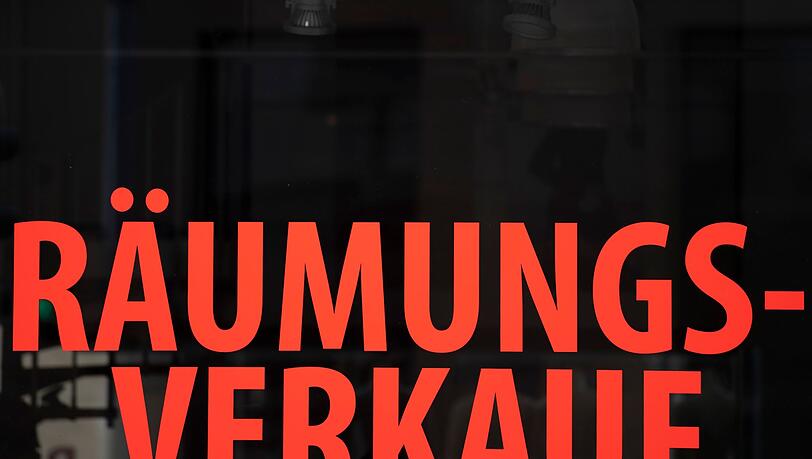 Die Auskunftei Creditreform rechnet damit, dass die Zahl der Firmenpleiten in Deutschland weiter nach oben gehen wird: "Der Pleite-Höhepunkt ist noch nicht erreicht." (Symbolbild) Die Auskunftei Creditreform rechnet damit, dass die Zahl der Firmenpleiten in Deutschland weiter nach oben gehen wird: "Der Pleite-Höhepunkt ist noch nicht erreicht." (Symbolbild)